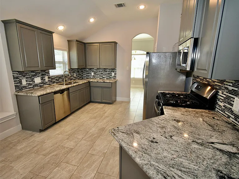 18226 Willow Edge Dr — Photo 6