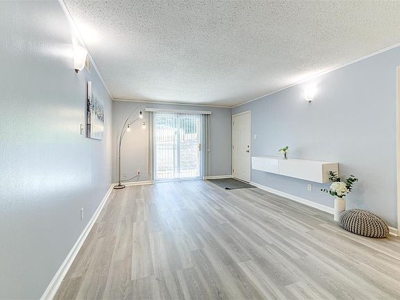4th image of 2832 Blackforest Dr APT B
