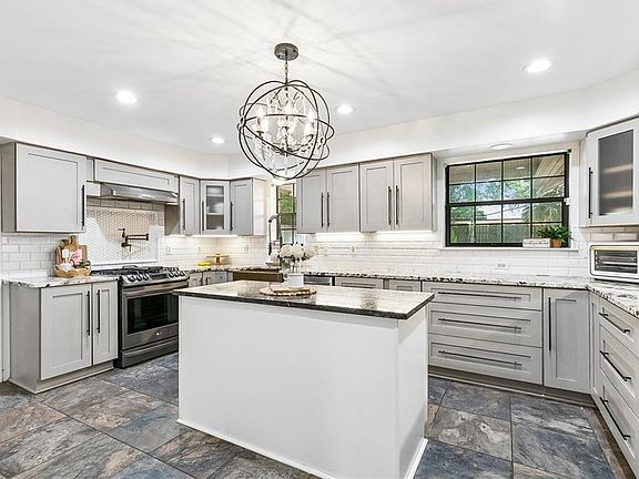 5th image of 8008 Barocco Dr