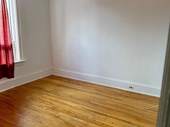 4th image of 57 Spadina Ave
