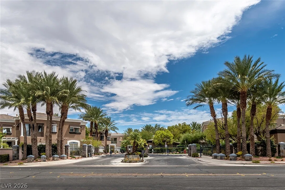 2 bed, 2.0 bath, 1481 sqft, $2,000 — Photo 1