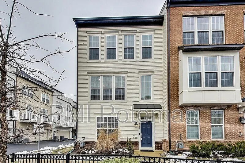 4 bed, 3.5 bath, 2235 sqft, $3,995 — Photo 1