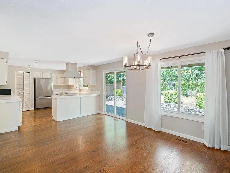 2133 SW Marigold St — Photo 11