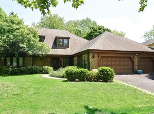 2111 Mallard Dr, Northbrook, IL 60062