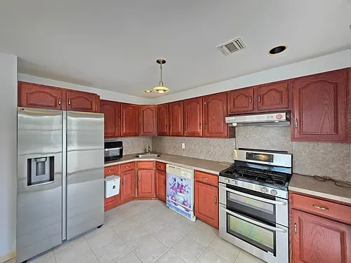 27 Conger St Photo 1