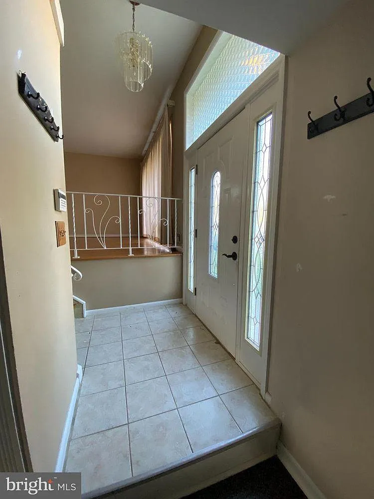 3 bed, 1888 sqft, $3,150 — Photo 2