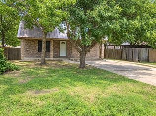 1017 W 3rd St, Taylor, TX 76574