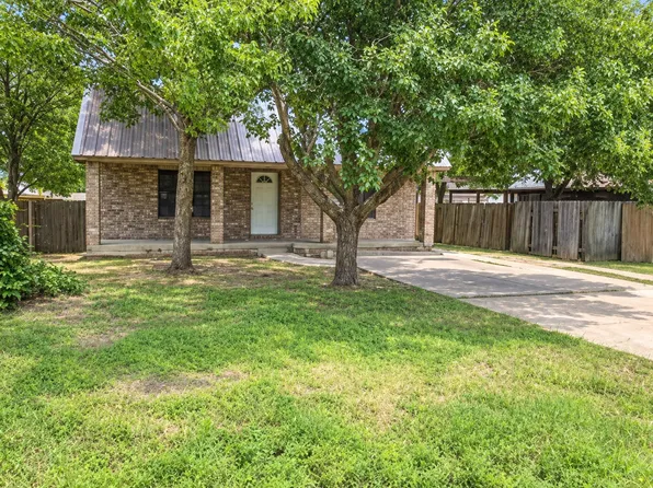 1017 W 3rd St, Taylor, TX 76574