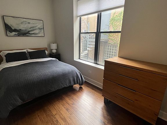 5th image of 1829 N Sheffield Ave Unit 2