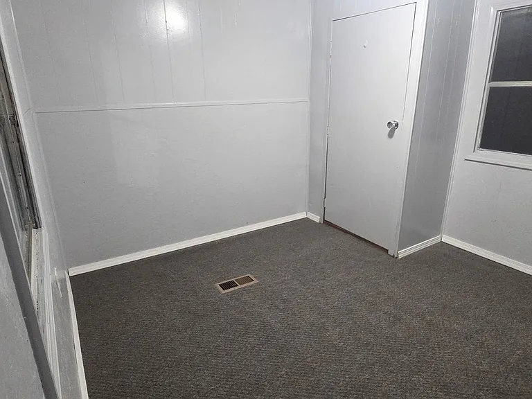 23765 Lawrence Ave — Photo 23