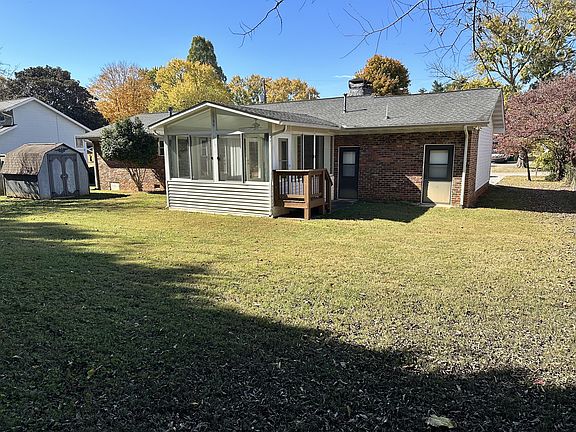 4th image of 1760 Scenic Dr