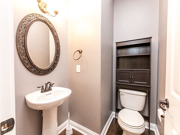 5th image of 1832 Apache Way