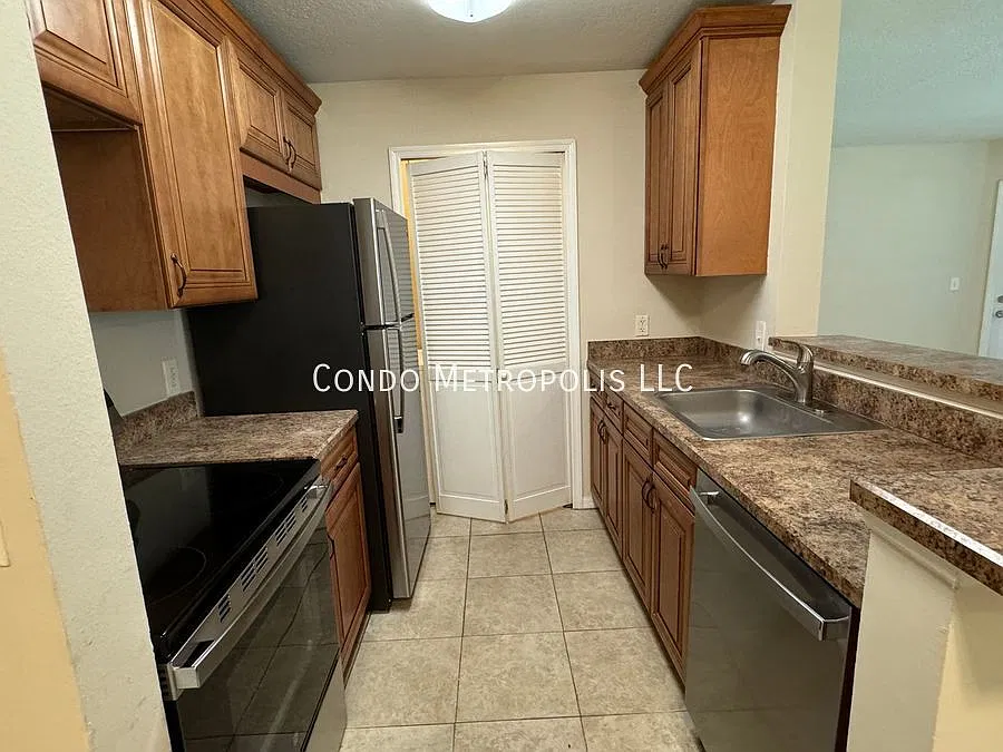 Ground-Floor 1BR Condo in Gated Community Prime MetroWest Location! — Photo 3