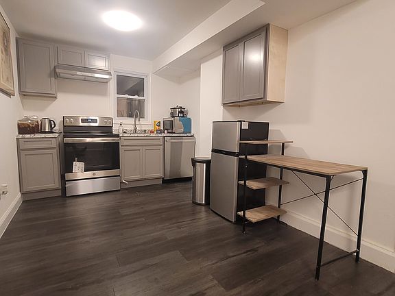 3rd image of 7945 Trafalgar Ct