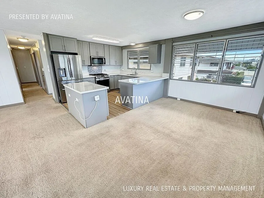 Renovated top floor 3 bdrm duplex with tons of light! — Photo 1