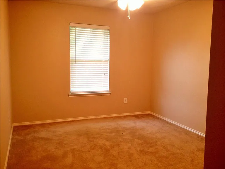 625 Rothschild Ln — Photo 18