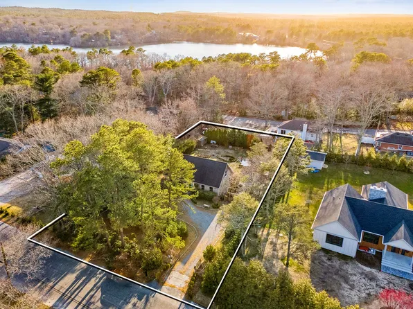 55 Topping Dr, Riverhead, NY 11901