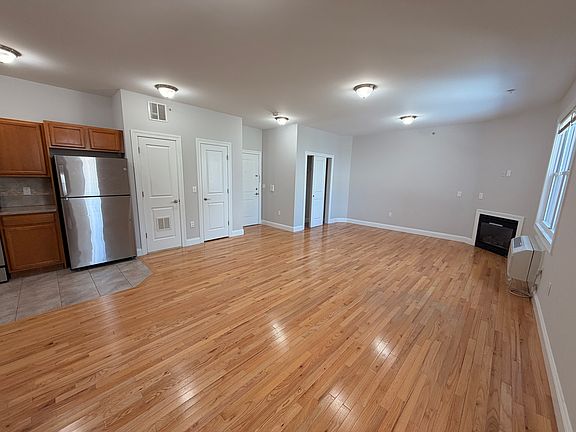 4th image of 305 68th St APT 7