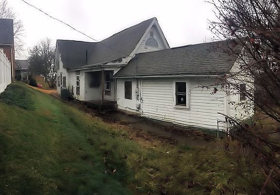 4th image of 317 E A St