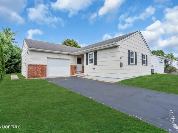 34 Sherwood Lane, Toms River, NJ 08757