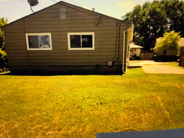 2215 Otis Ave — Photo 4