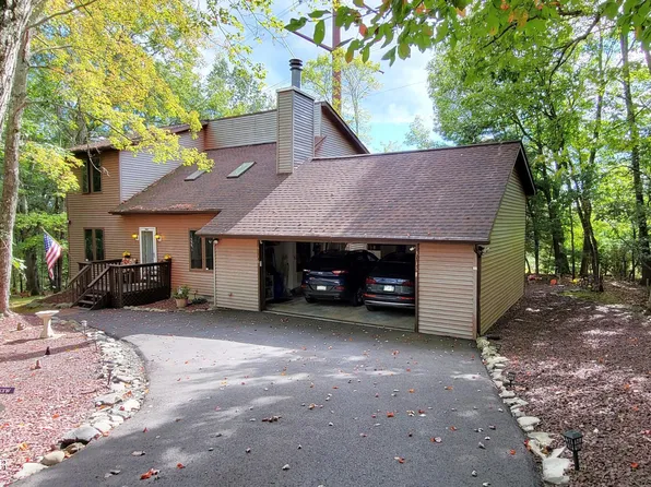 6116 Braintree Ct, Bushkill, PA 18324