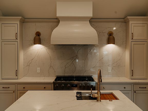 Spacious and well appointed kitchen