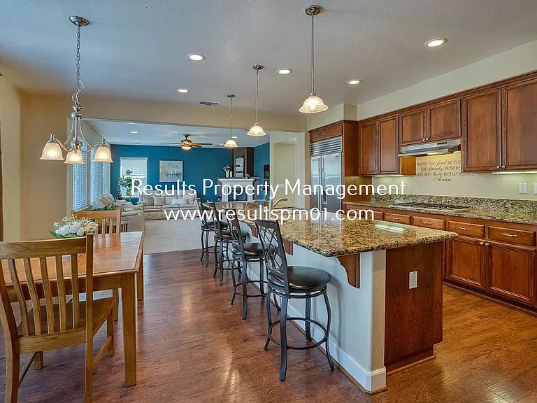 2425 Foxcroft Cir — Photo 3