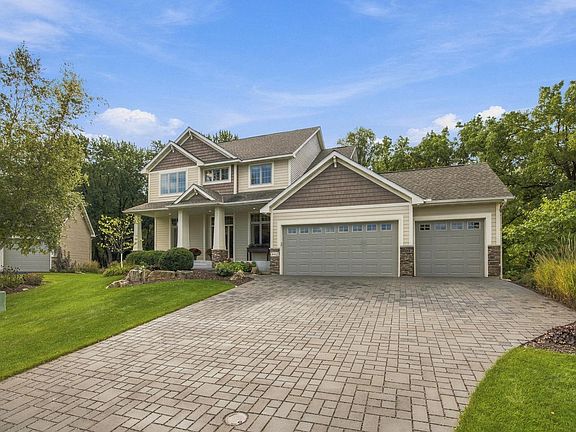 3rd image of 642 Woodland Way