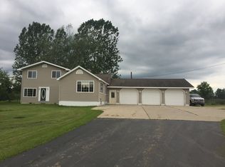 7135 L Rd, Escanaba, MI 49829