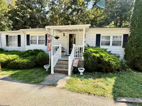 101 Kennywood Dr, Fairmont, WV 26554