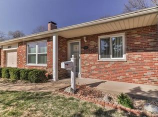 8217 Mackenzie Rd, Saint Louis, MO 63123