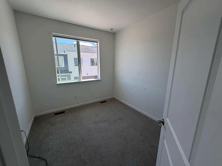 1940 S Poplar Ct — Photo 7