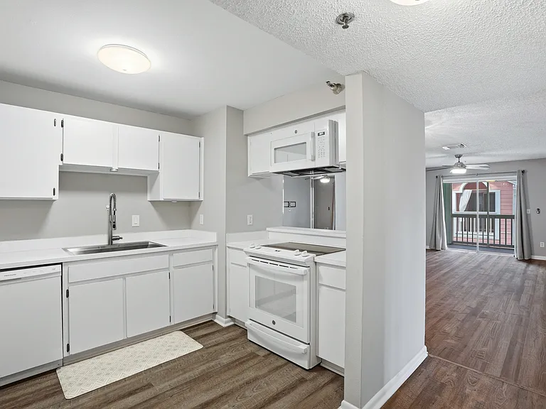 3002 W Cleveland St #B8 — Photo 7