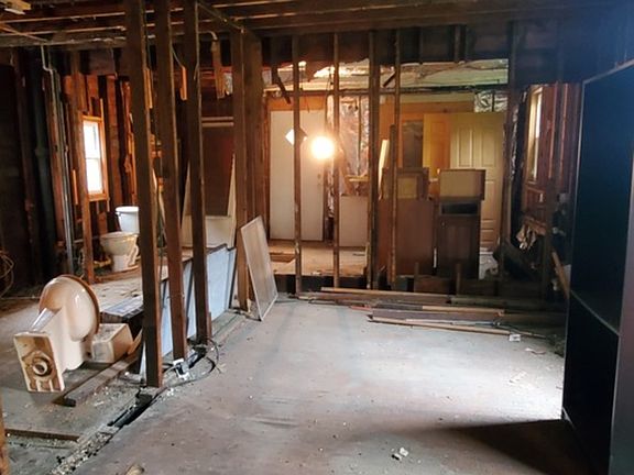 3rd image of 907 N 2nd Ave