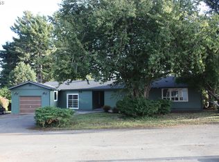 215 Woodland Ct, Brookings, OR 97415