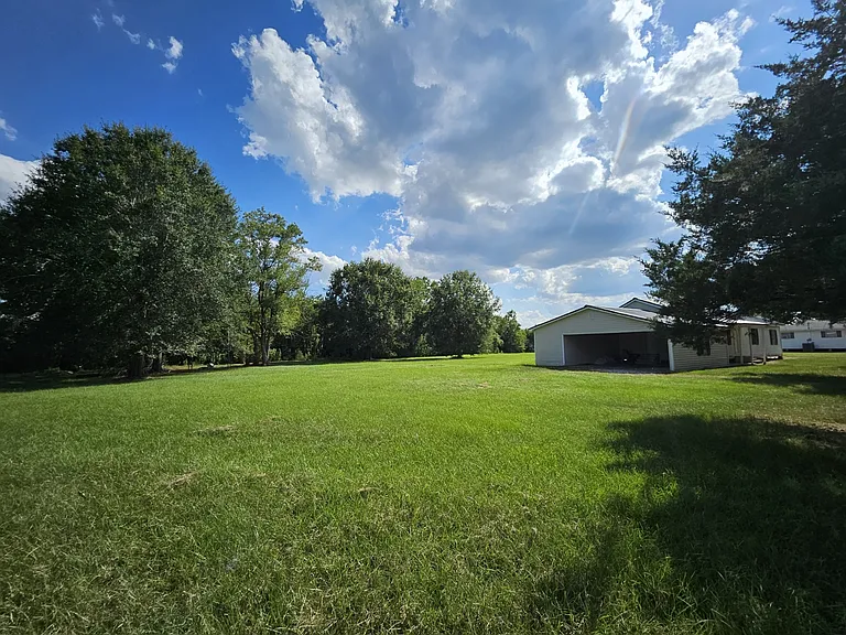 1522 Peach Tree Ln — Photo 3