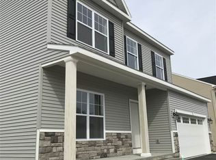 9 Nantucket St, Cohoes, NY 12047