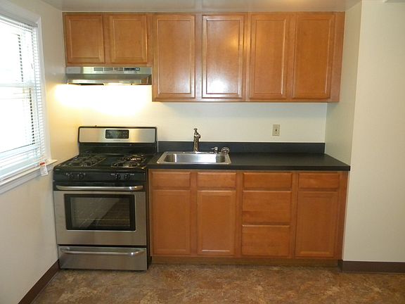 3rd image of 1622 Newfield Ave