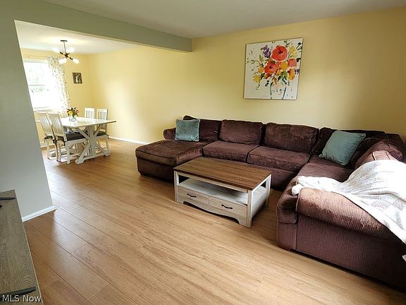 4th image of 900 Berkshire Dr
