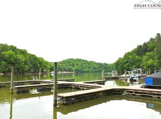 40 Larkhaven Dr, Nebo, NC 28761