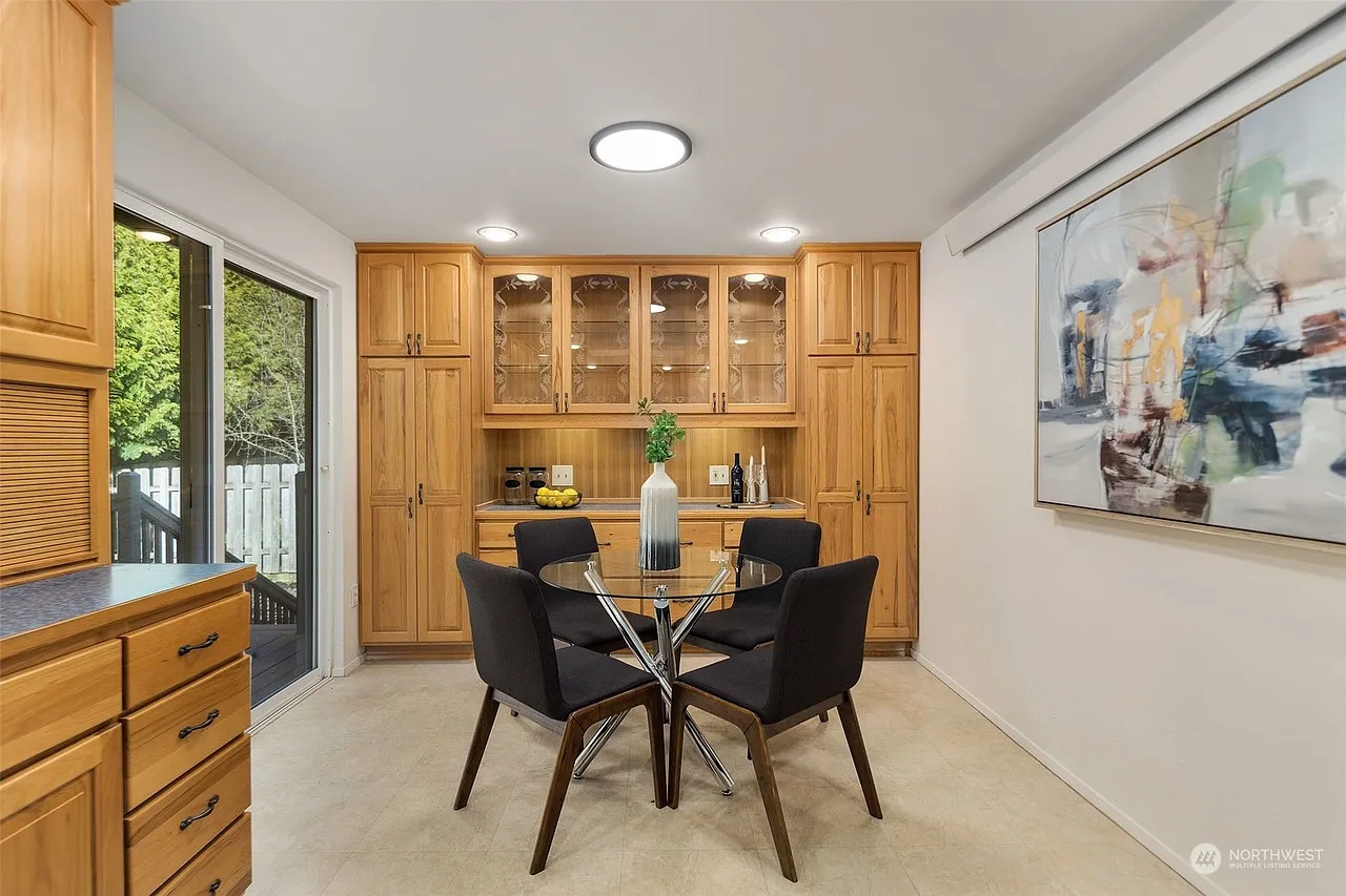 3 bed, 1200 sqft, $3,500 — Photo 2