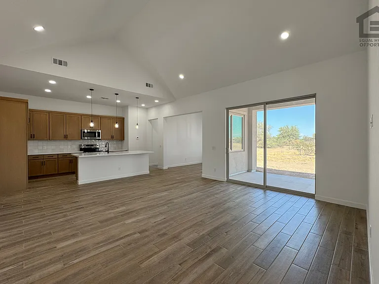 18146 W Morning Vista Ln — Photo 3