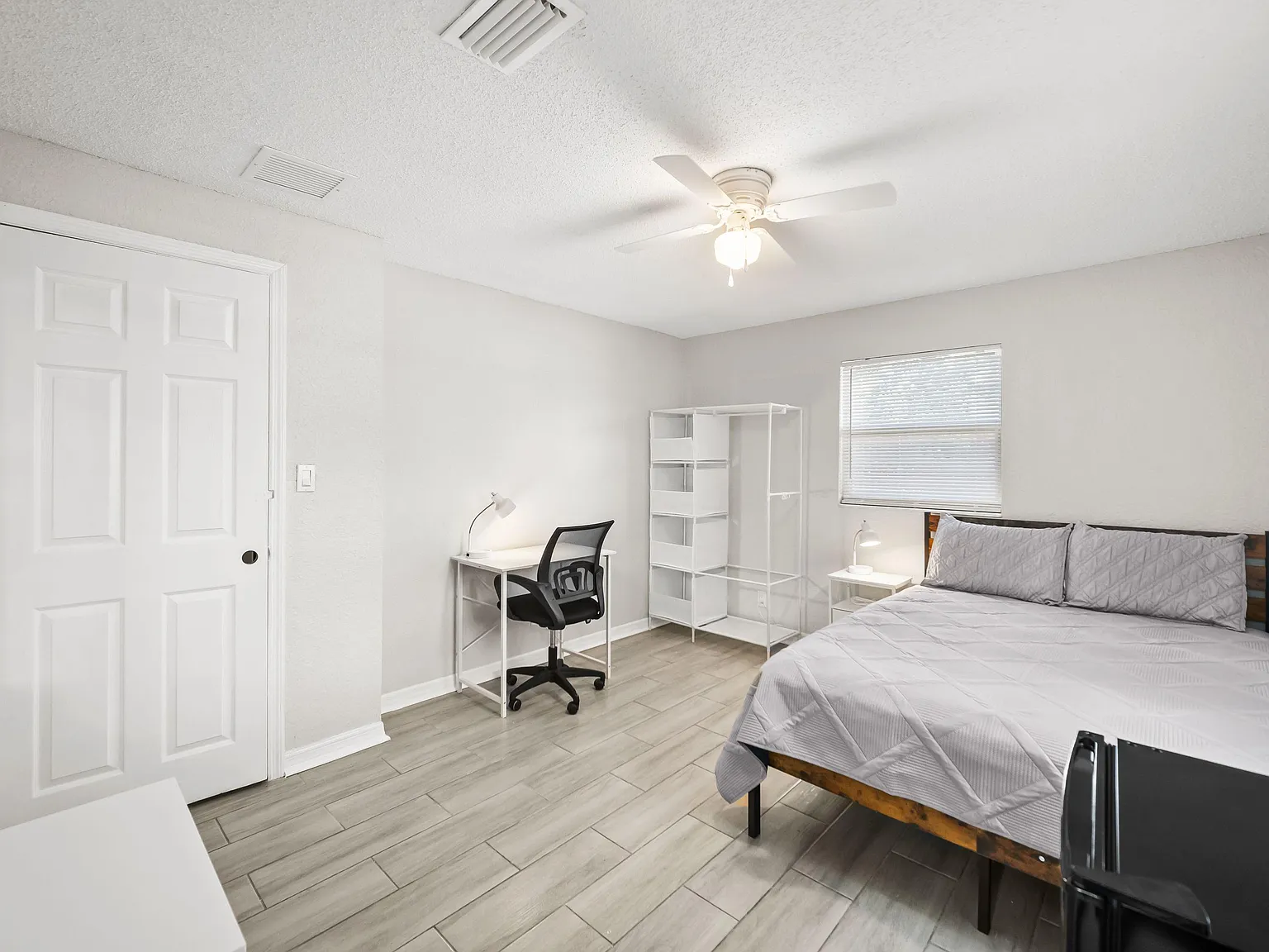 4 bed, 5.0 bath, 2100 sqft, $1,213 — Photo 3
