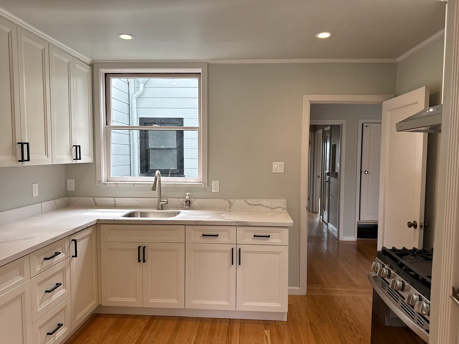 2 bed, 1170 sqft, $4,880 — Photo 3