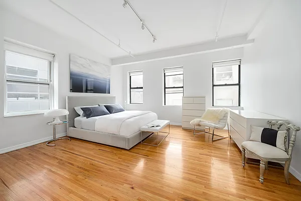Rented by Park Property Advisors | media 7