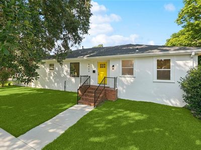 4900 Moore Dr, New Orleans, LA, 70122