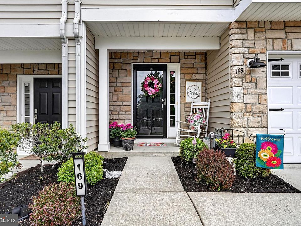 1st image of 169 Acorn Dr