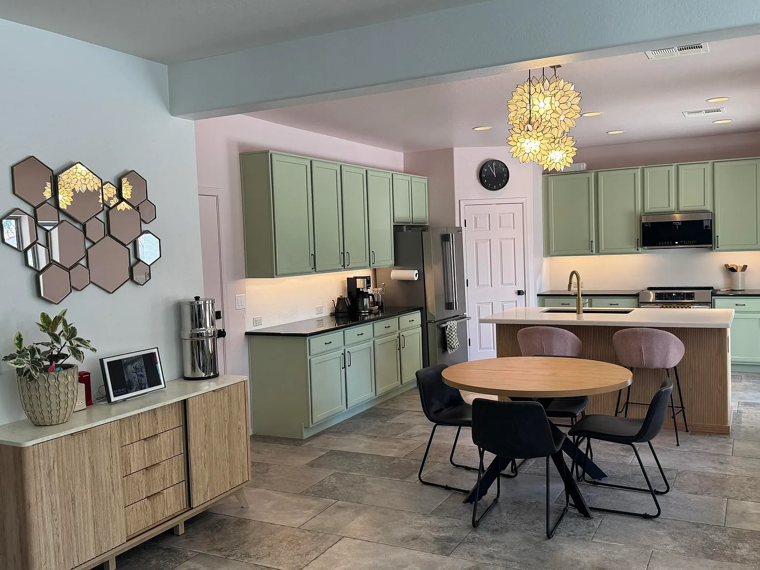 4 bed, 3.5 bath, 2810 sqft, $2,700 — Photo 1