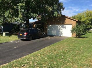 8 Tall Tree Dr, Penfield, NY 14526